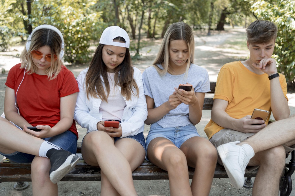 How Social Media Affects Your Teen's Mental Health